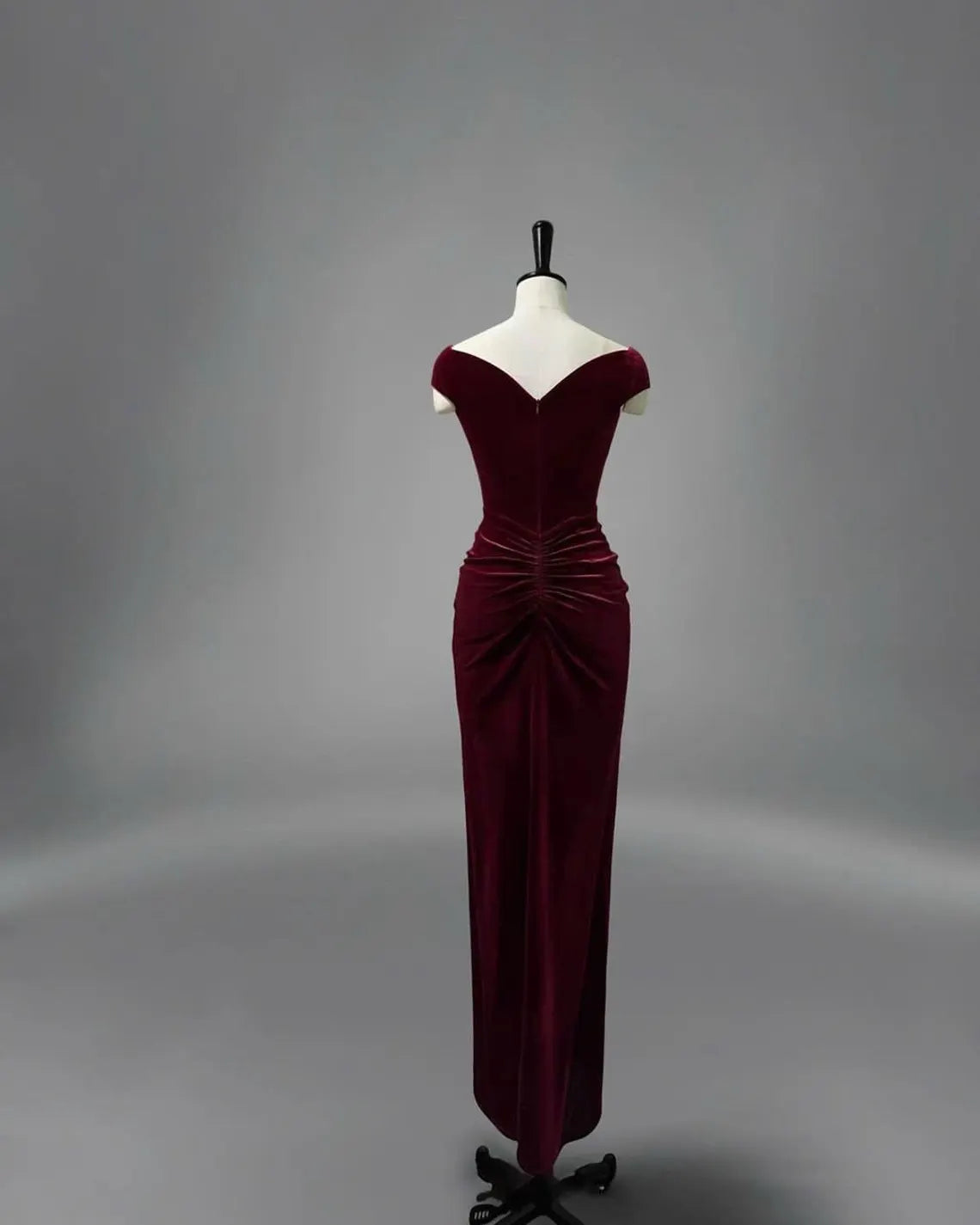 Vestido de fiesta de graduación de terciopelo elegante sin mangas con escote en V y corte sirena para dama de honor